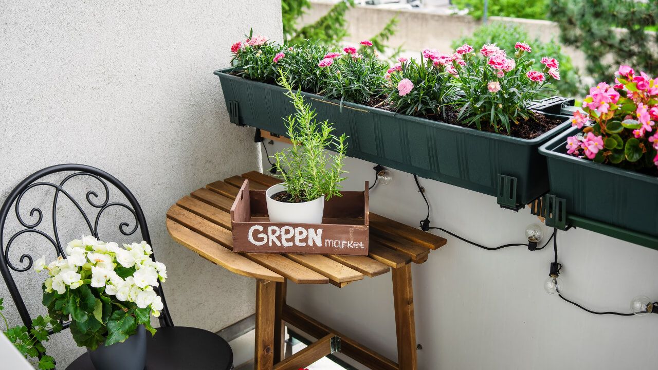 jak-zutulnit-panelakovy-balkon-1