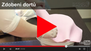 1-foto-z-videa-zdobeni-dortu-300x168